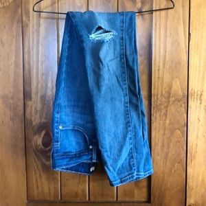 Levi’s Ripped Skinny Jeans (721)